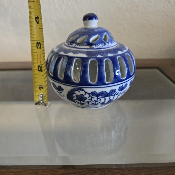Silvestri handcrafted oriental design tea light/potpourri jar. - Picture 2 of 6